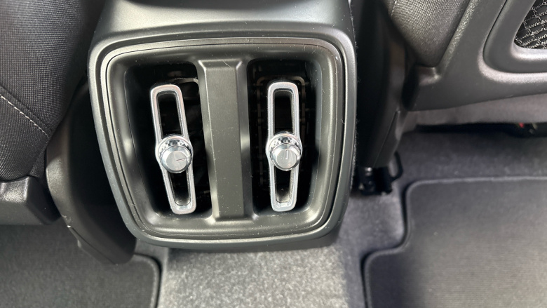 Volvo Xc40 2.0 B4P Momentum 5dr Auto [7 speed] Petrol Estate